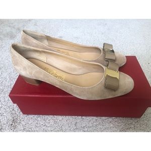 Salvatore Ferragamo Vara suede and patent leather pump